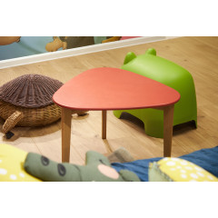 Table basse triangulaire pour chambre d'enfant 3 pieds en bois - SIWA