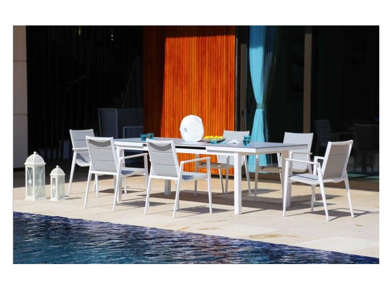 Collection HAWAI : fraîche et lumineuse, cette collection de meubles de jardin sera parfaite disposée sur une terrasse afin de recevoir vos amis au tour d’une soirée barbecue par exemple. 